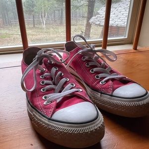 Womens Size 7.5 Pink Converse Chuck Taylors